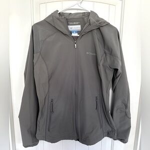 Women’s Columbia Rain Shell - Small